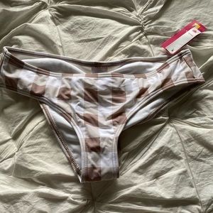 Target swim bottom